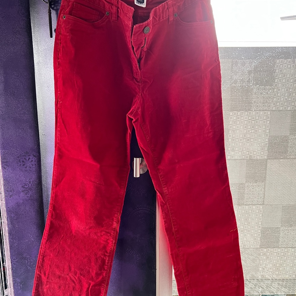 New (no tags) Land’s End soft corduroy in a bright, true red - Picture 2 of 4